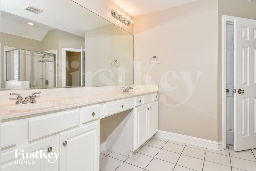 Building Photo - 6383 Clubside Dr