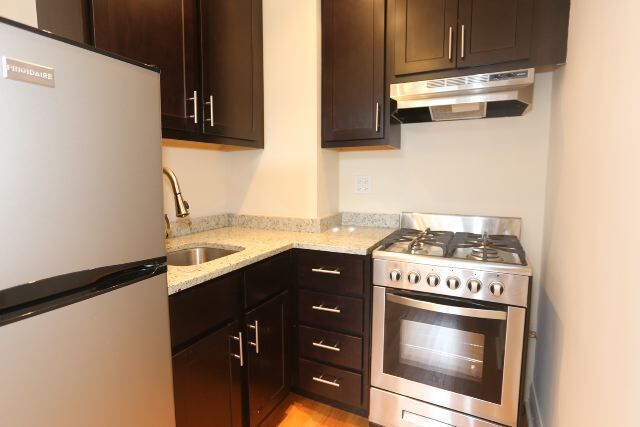 Building Photo - 617 W Patterson Ave