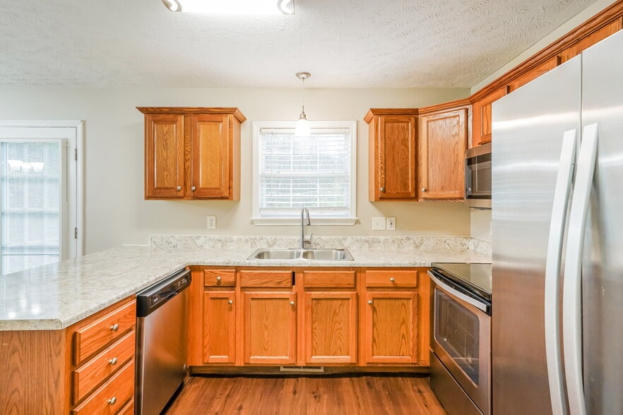 Building Photo - 208 Painter Dr