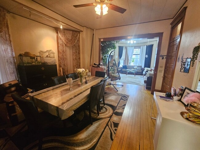 Building Photo - 1132 W Wrightwood Ave