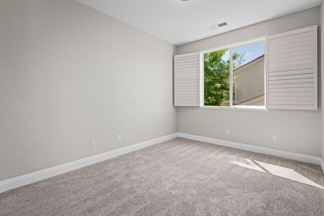 Building Photo - Stunning Like New South Reno 4 Bedroom