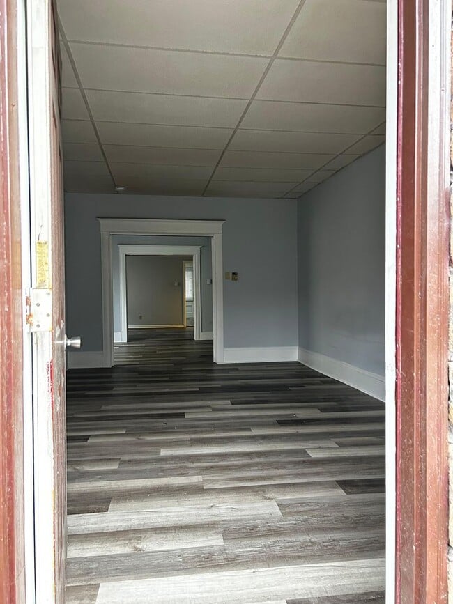 Building Photo - 418 N Main St