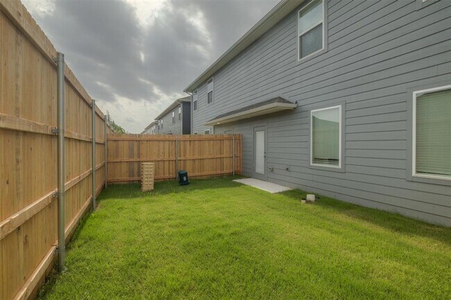 Building Photo - Luxury NEW 3 Bedroom 2.5 Bathroom Townhome...