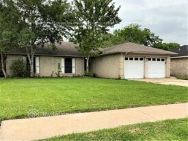 Building Photo - 16511 Forest Bend Ave