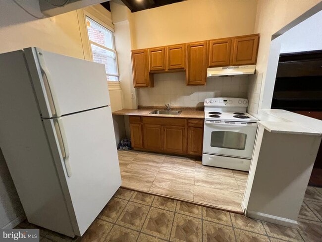 Building Photo - 1709 W Montgomery Ave