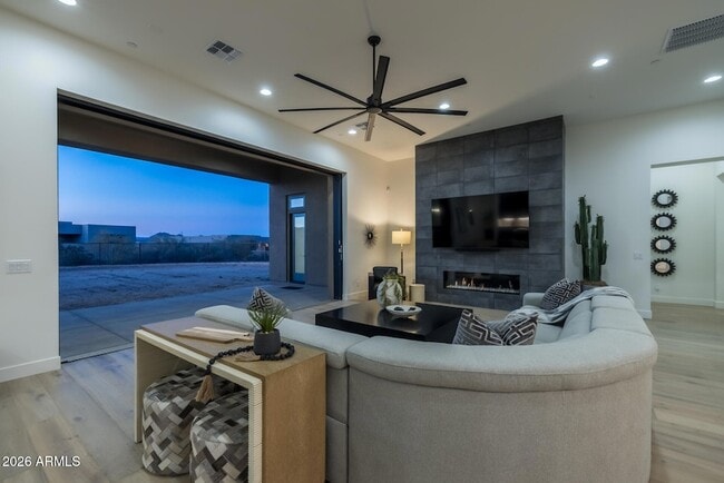 Building Photo - 13290 E la Junta Rd