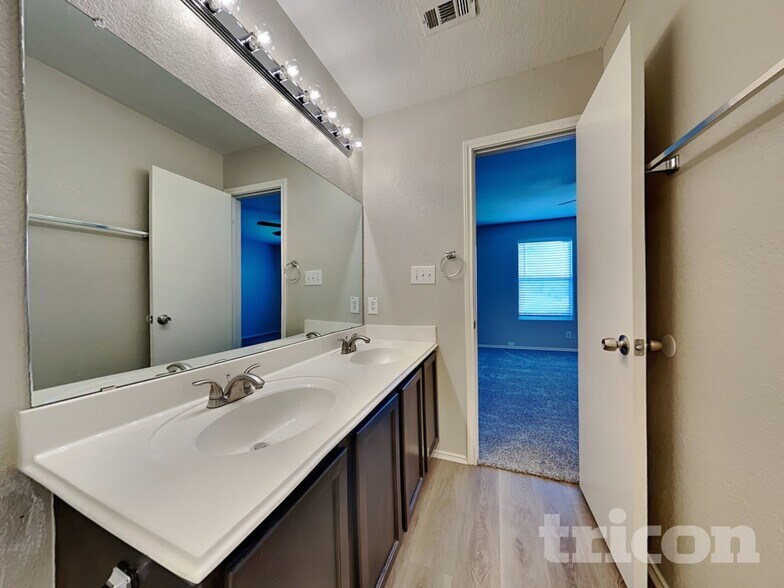 Building Photo - 2615 Thunder Gulch