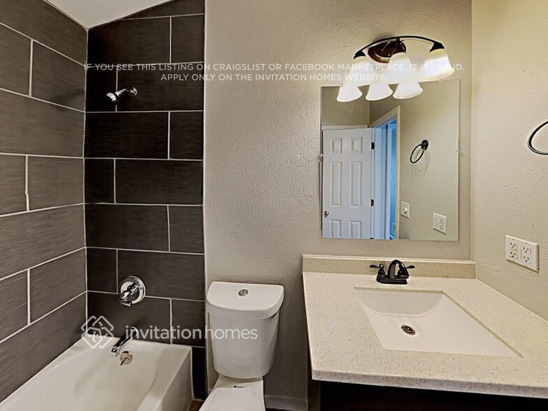 Building Photo - 5824 S Quemoy Cir