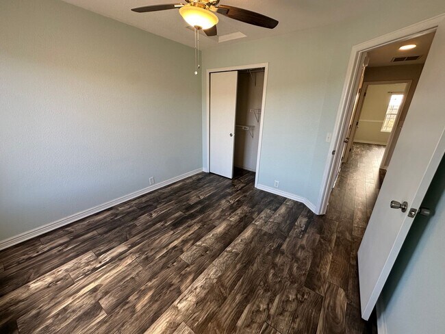 Building Photo - 3 Bed 3 bath house in Spring Creek!