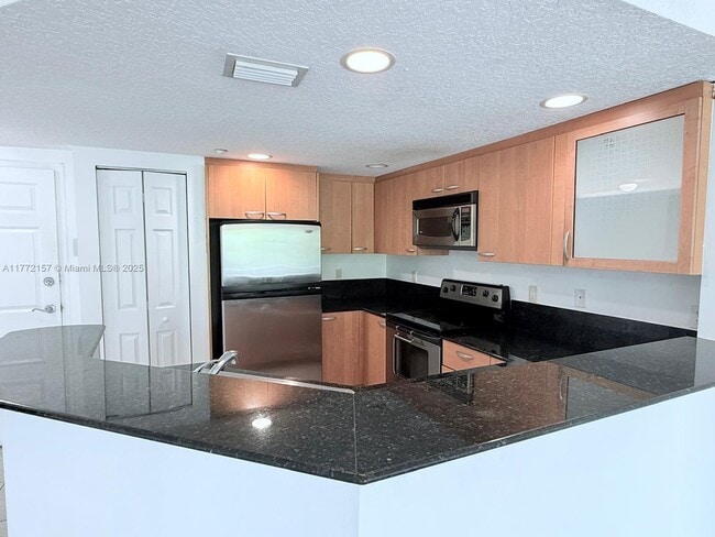Building Photo - 201 Golden Isles Dr