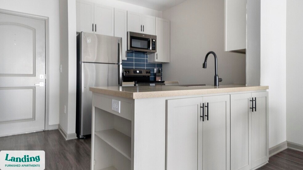 Building Photo - 900 E Six Forks Rd