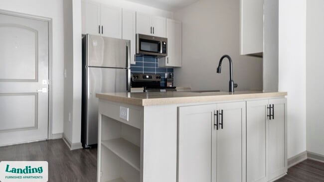 Building Photo - 900 E Six Forks Rd