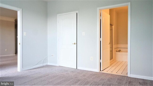 Building Photo - 12195 Abington Hall Pl