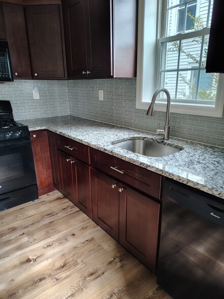 Building Photo - 215 Stockton St