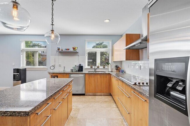 Building Photo - 59 Isle of Venice Dr