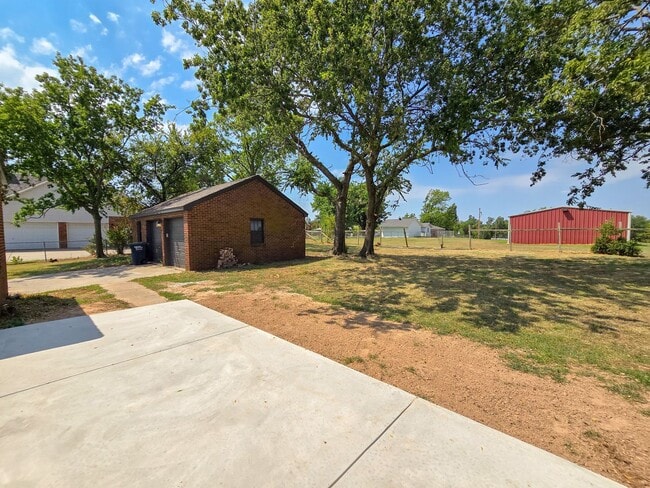 Building Photo - Cute 3 Bedroom Brick home in Shawnee
