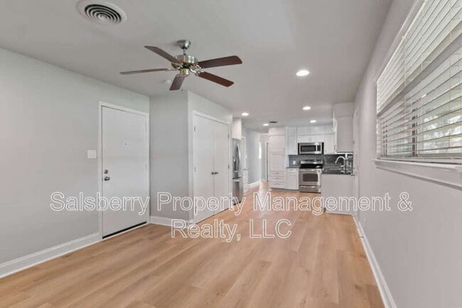 Building Photo - 5312 Odessa Ave