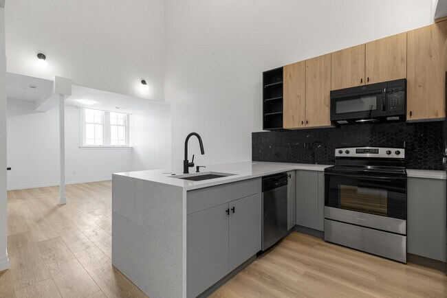 Building Photo - 41 N Main St