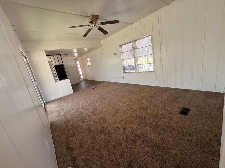 Building Photo - 3601 E Wyoming Ave