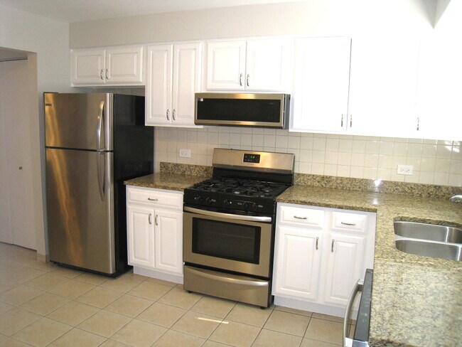 Building Photo - 920 S McKinley Ave