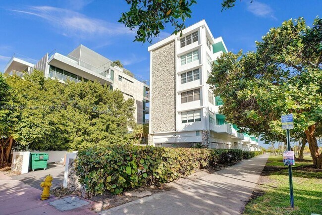 Building Photo - 301 Ocean Dr