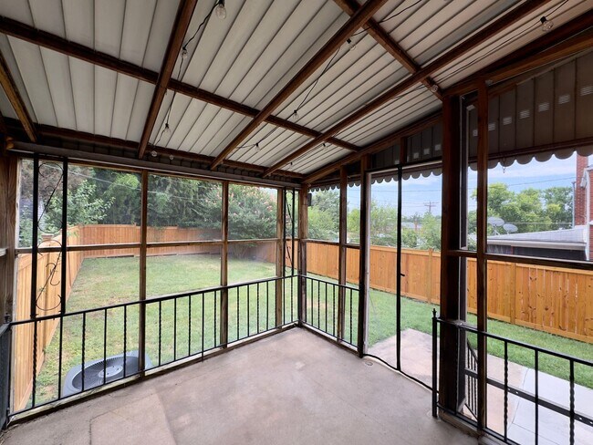 Building Photo - 205 Sipple Ave