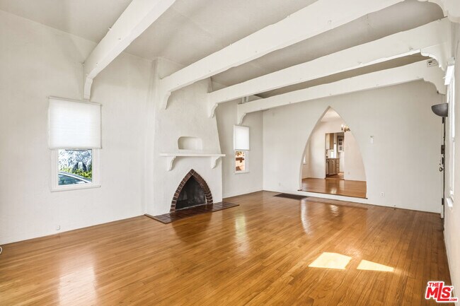 Building Photo - 2613 Cloverfield Blvd