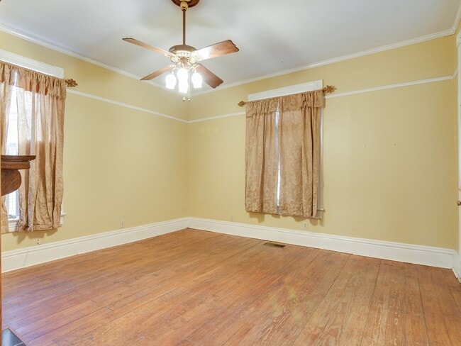 Building Photo - 3BR/1B Home in GREAT Midtown Location!!