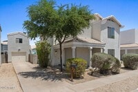 Building Photo - 2730 E Cambridge Ave