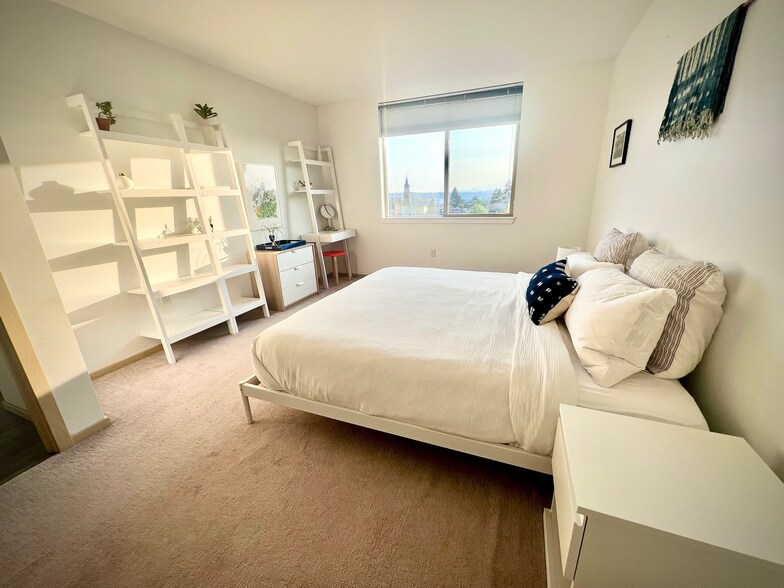 Building Photo - 425 23rd Ave S