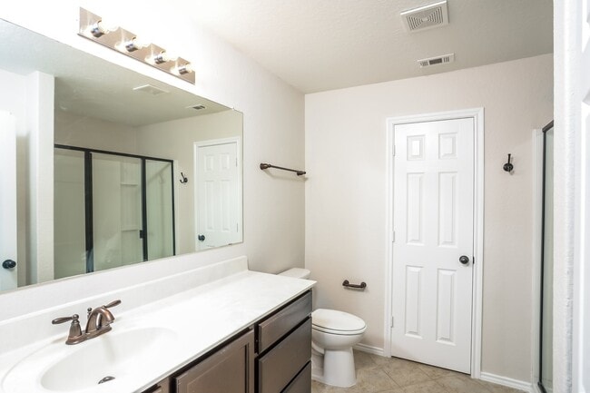 Building Photo - 467 Walnut Crest