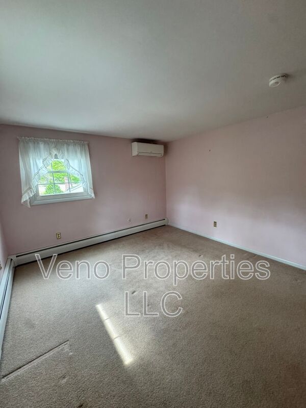 Building Photo - 23 Glenwood Dr