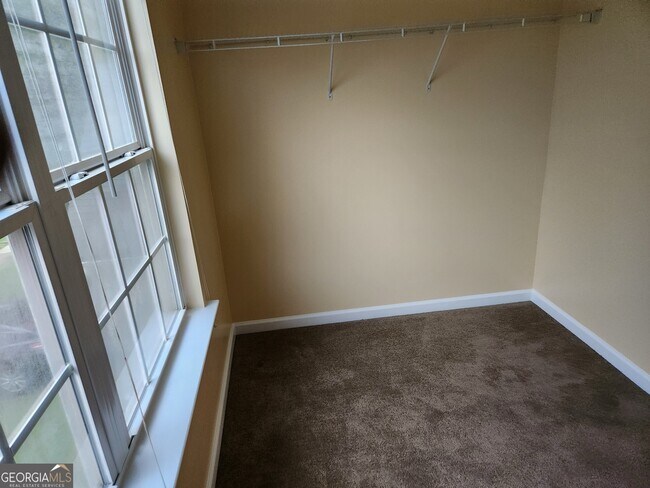 Building Photo - 2135 Pineview Trail