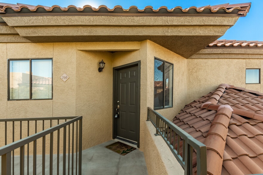 Building Photo - 4925 E Desert Cove Ave