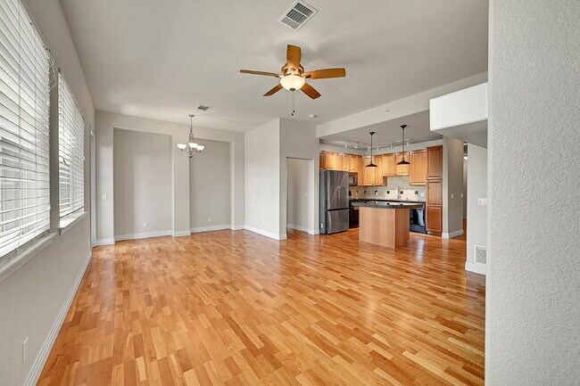 Building Photo - $2,195.00, 2-bed, 2-bath, located in Denve...