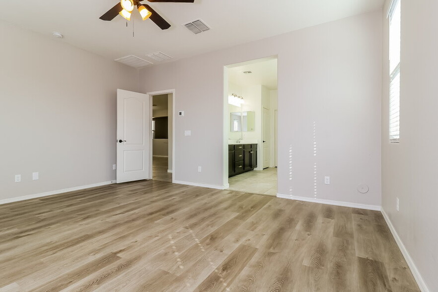 Building Photo - 16905 W Woodlands Ave