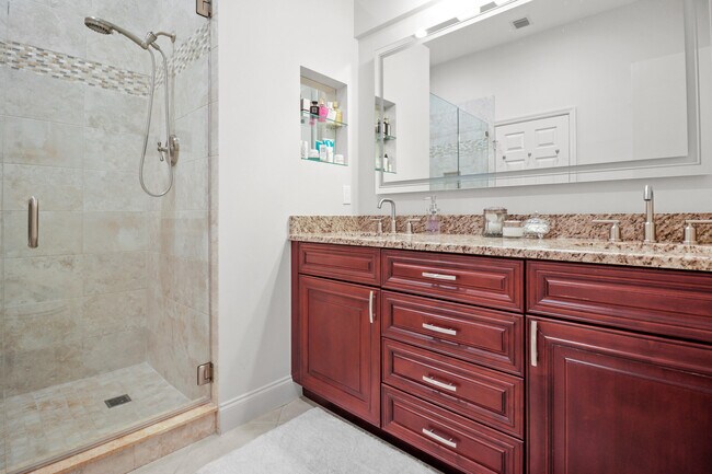 Building Photo - 4496 Hickory Dr