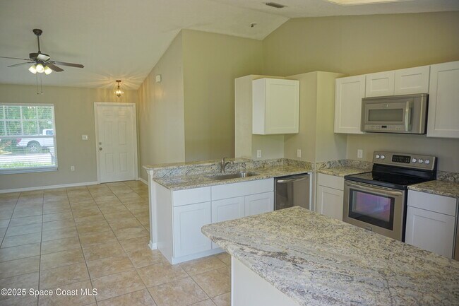 Building Photo - 1758 Tradewinds Ave SE