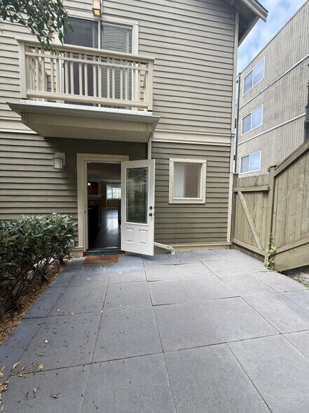 Building Photo - 2819 14th Ave W