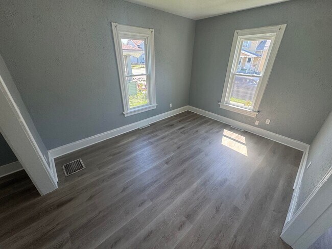 Building Photo - Remodeled 3-Bedroom Home – Move-In Ready - Updated pics coming soon!