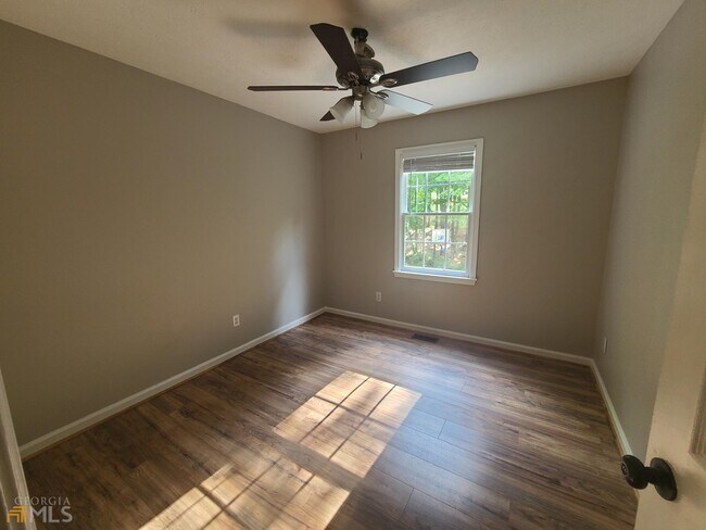 Building Photo - 127 Welcome Wood Dr