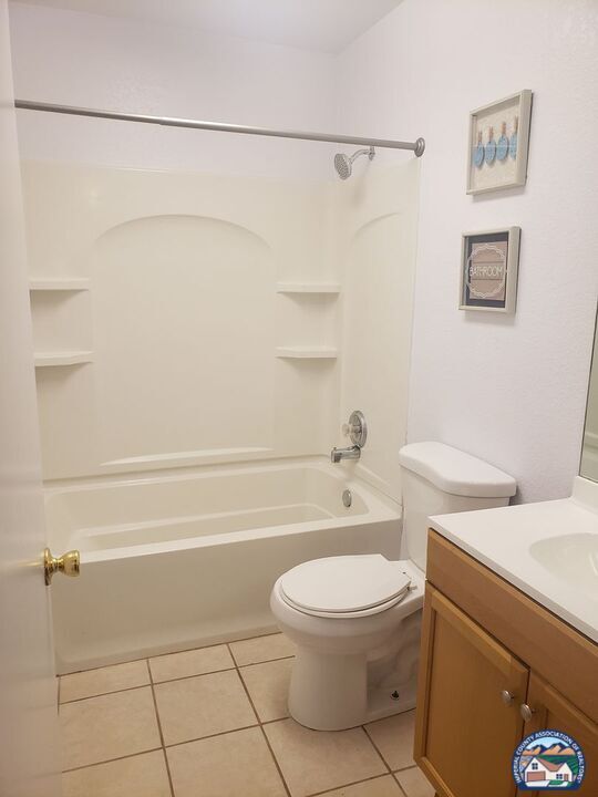 Building Photo - 658 S Cesar Chavez St