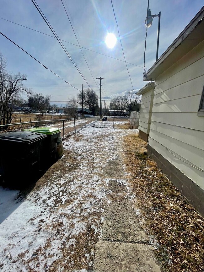 Building Photo - Swope - 407-409