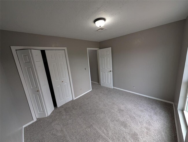 Building Photo - 16904 Meadow Lake Cir