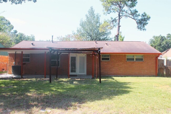 Building Photo - 5747 Greencraig Dr
