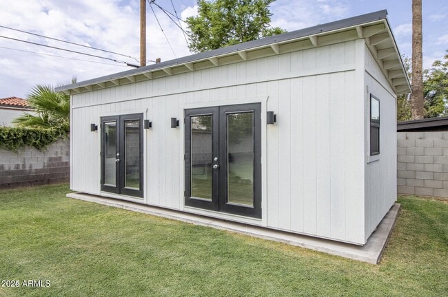 Building Photo - 1509 E Rancho Dr