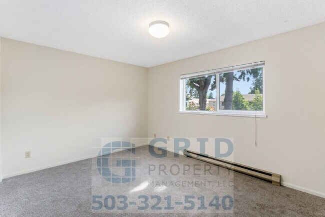 Building Photo - GPM648 - SE Stark St (T1)