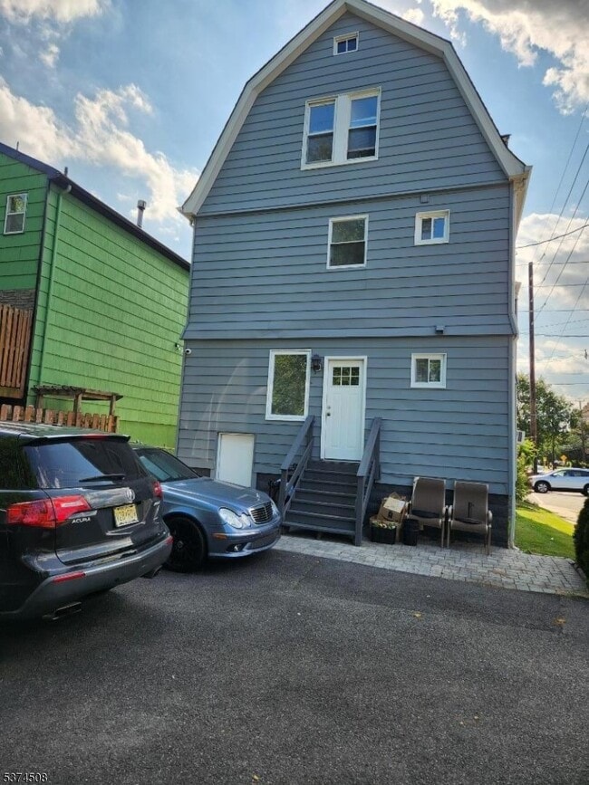 Building Photo - 79 Spruce St