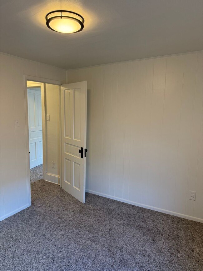 Building Photo - Cozy & Quiet Home in Glen Rock