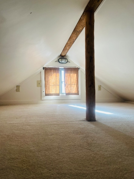 Building Photo - 216 S H St